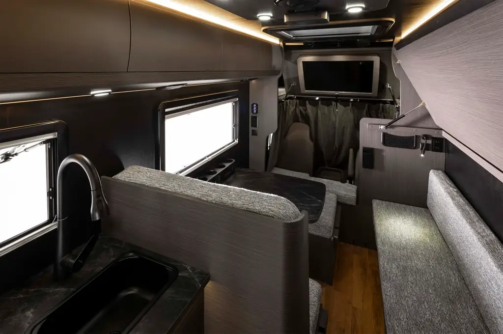 “今までに見たことがない”キャンピングカー『KATANA』世界初公開。ジャパンキャンピングカーショー2026で7車種新型モデル一挙デビュー 画像 2