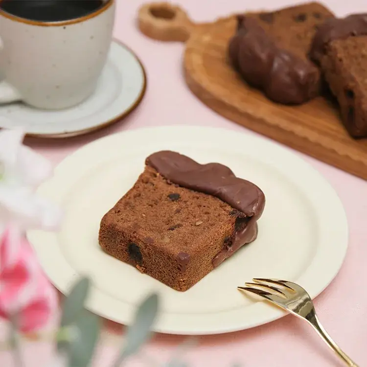 【大人のためのショコラ体験】ラム酒の余韻が心地よい『ラム香るショコラクリームパウンド』をスナックミーオンラインストアで期間限定発売 画像 2