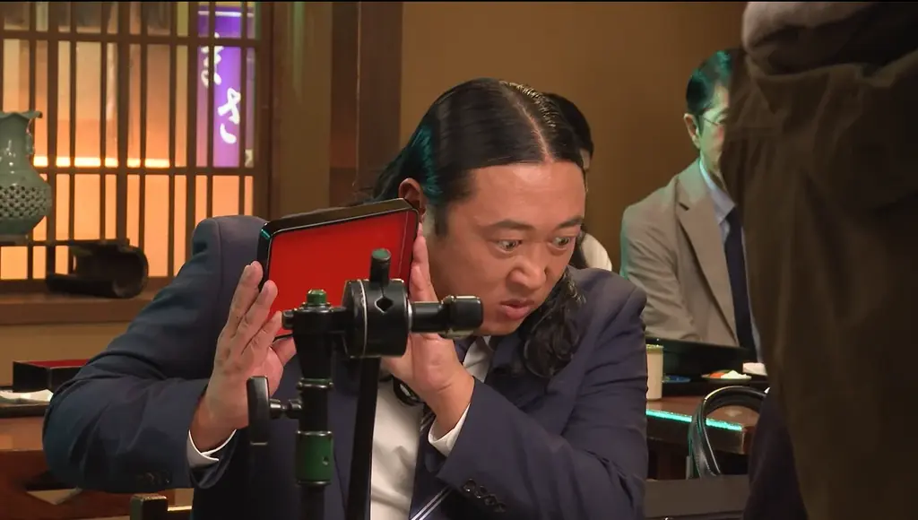 パッケージリニューアルした「からだすこやか茶W＋」と食事をもっと楽しもう！新ブランドアンバサダーにロバート秋山竜次さんを起用、新CM『小悪魔W(ダブル)』篇1月19日（月）全国で放映開始 画像 7