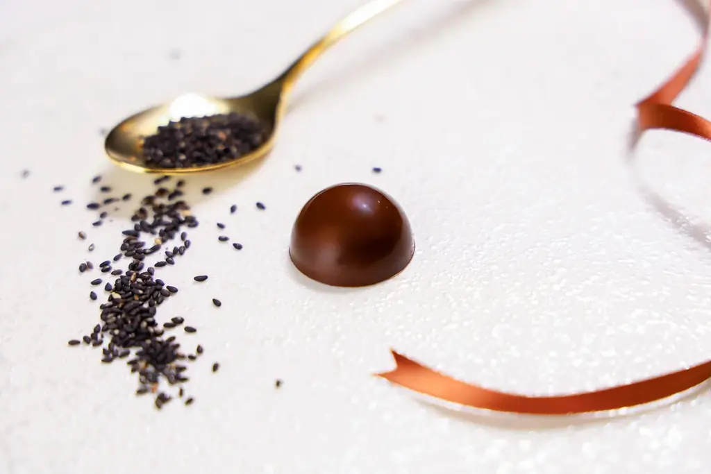 パティシエ特製『柚子と黒胡麻のボンボン・ショコラ』付き バレンタイン限定宿泊プランの予約受付を開始 画像 3