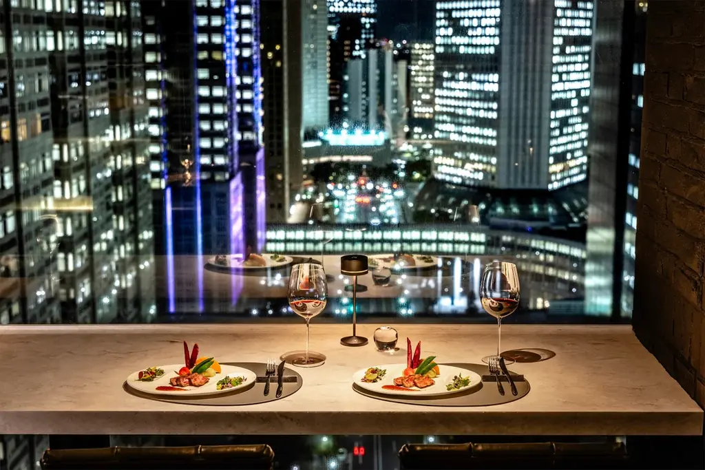 【新宿ワシントンホテル】夜景と融合した大人の空間で 心躍るひとときを・・・「MANHATTAN TABLE」　待望のディナー営業1月19日（月）予約開始、2月1日（日）営業開始 画像 1
