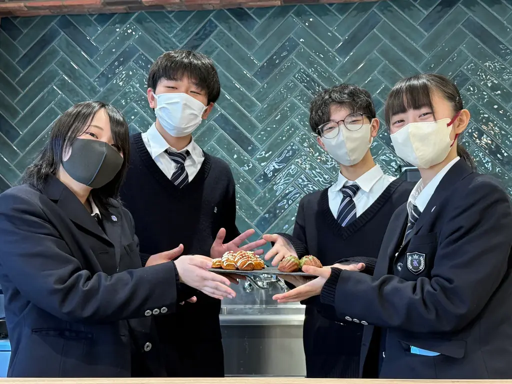 金光藤蔭高等学校とのコラボスイーツが期間限定で登場！ロゴスカフェ「バレンタイン＆ホワイトデー コラボマドレーヌ」1⽉20⽇より全国6店舗で販売 画像 11