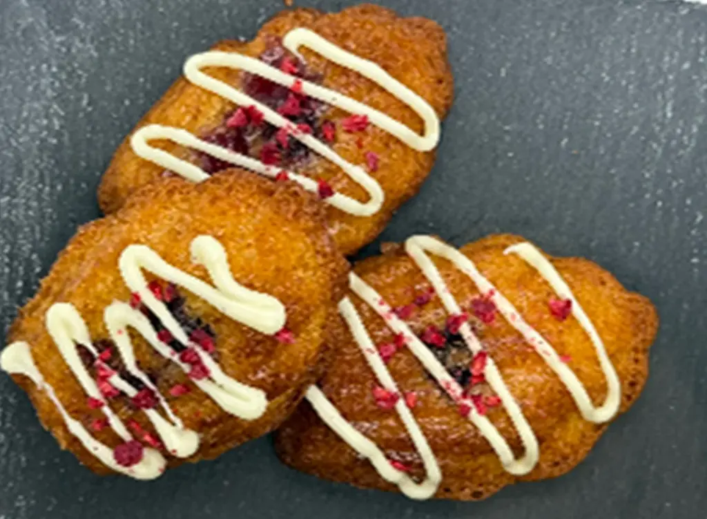 金光藤蔭高等学校とのコラボスイーツが期間限定で登場！ロゴスカフェ「バレンタイン＆ホワイトデー コラボマドレーヌ」1⽉20⽇より全国6店舗で販売 画像 5