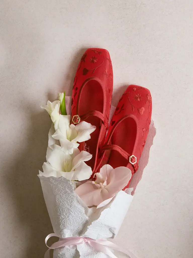 2月1日発売｜レア・モリション×VIVAIAの限定メリージェーン