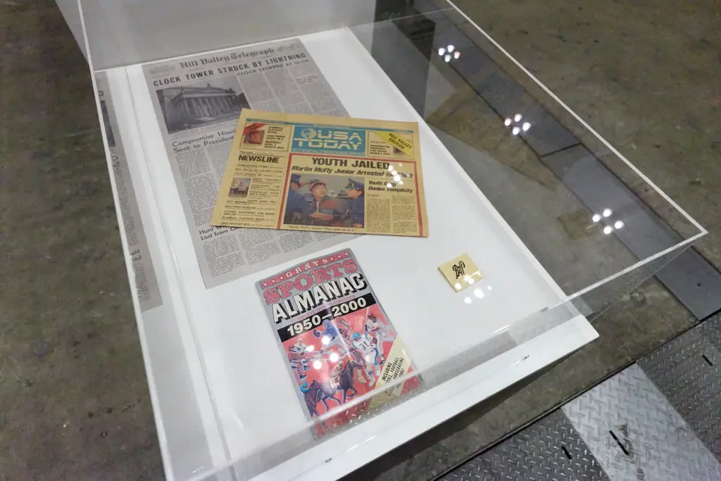 東京コミコン2025で好評を博した『バック・トゥ・ザ・フューチャー』公式ブースがPOP UP SHOPとして博多マルイで開催決定！『テニスの王子様』シリーズの許斐剛先生描き下ろしイラストが新登場！ 画像 6