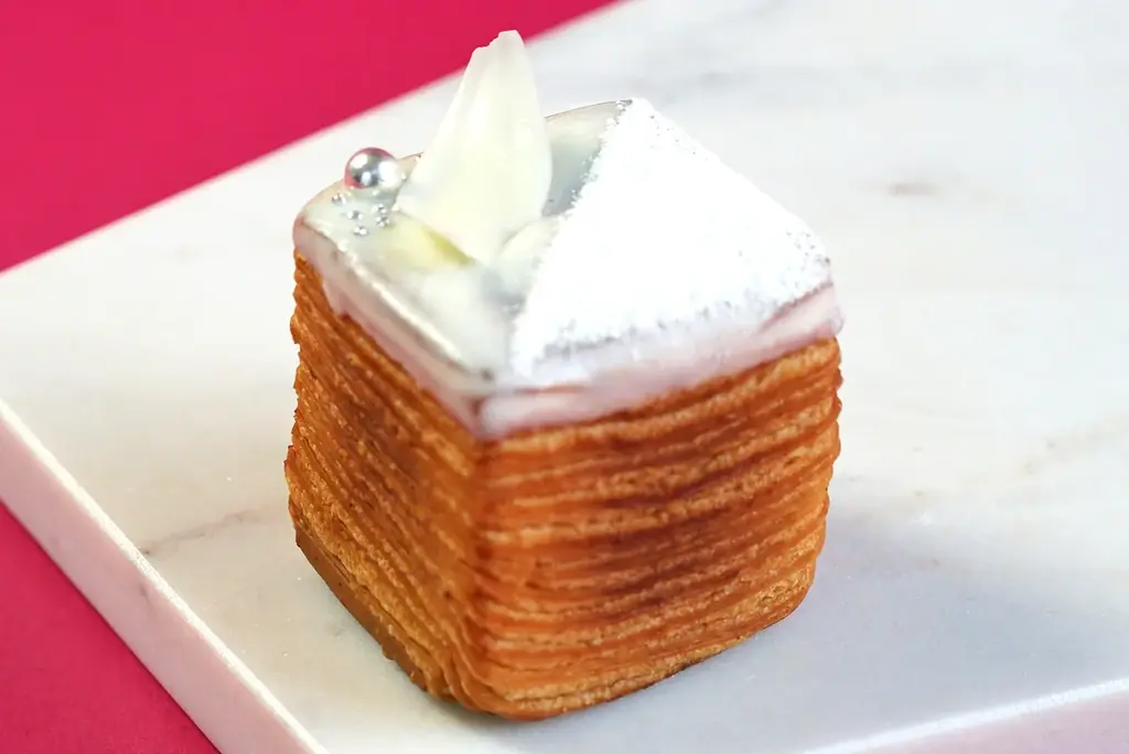 “めくるクロワッサン”として大人気の「リーヴル」を4.5cm角にしたバレンタイン限定「ミニリーヴル」を2026年2月12・13・14日の3日間、数量限定で販売いたします。【ロイヤルパインズホテル浦和】 画像 4