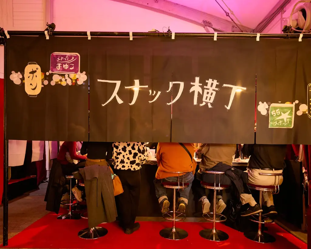 『酒処 鍋小屋 2026 supported by ダイショー』横浜赤レンガ倉庫にて2月1日（日）まで開催中！ご当地鍋18種、日本酒100種超が大集結！お笑いライブに縁日、屋台も！ 画像 12