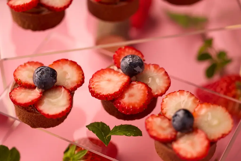 【グランドニッコー東京ベイ 舞浜】2月の3連休限定で「ストロベリースイーツブッフェ～Strawberry Flower Garden～」を開催 画像 4