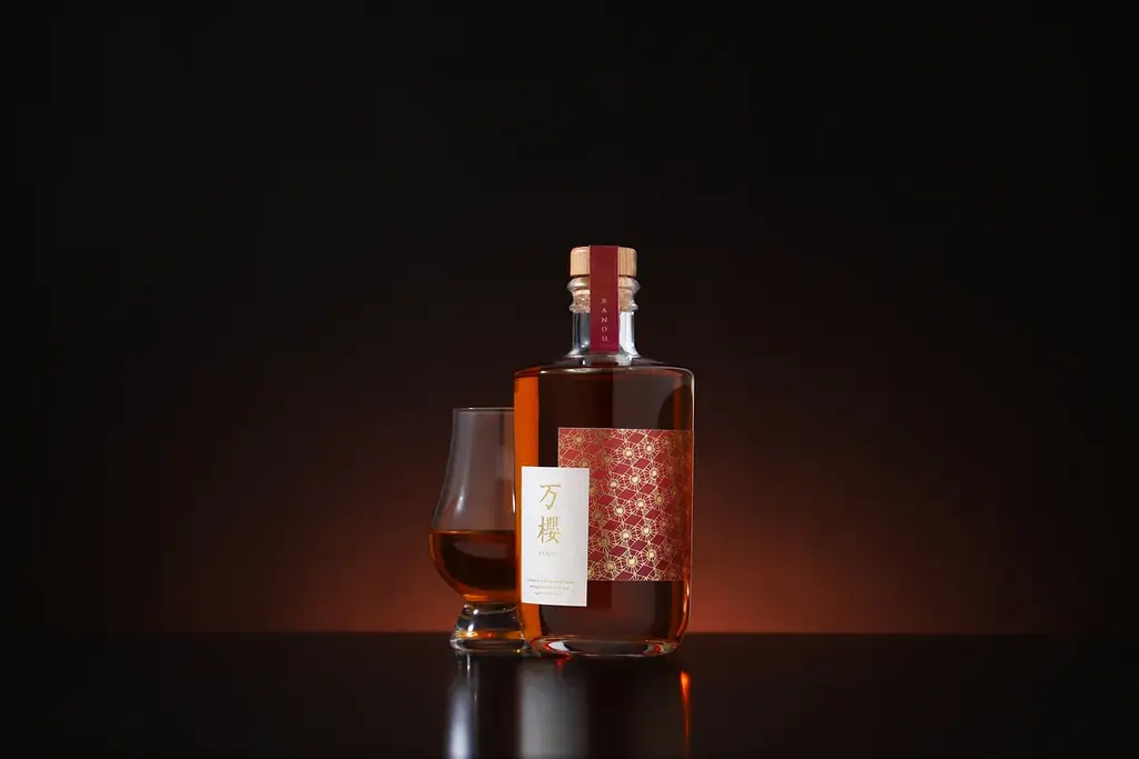 桜樽で仕込んだモルトウイスキー「万櫻 -banou-」の抽選販売を開始 画像 1