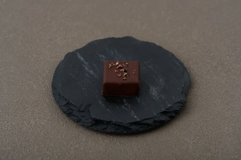 高級日本酒ブランド「TAKANOME」よりオリジナルのボンボンショコラが登場 画像 2