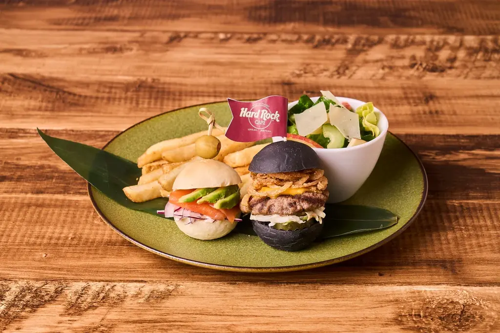 ★上野動物園パンダ送別記念SPメニュー★「ハードロックカフェ」上野駅東京店「サンクス パンダスライダー」／「サンクス パンダシェイク」 画像 5