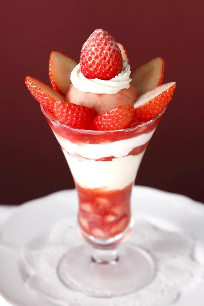 「資生堂パーラー 銀座本店サロン・ド・カフェ」、寒さ深まる2月に旬を迎える苺の限定パフェなどを展開 画像 3