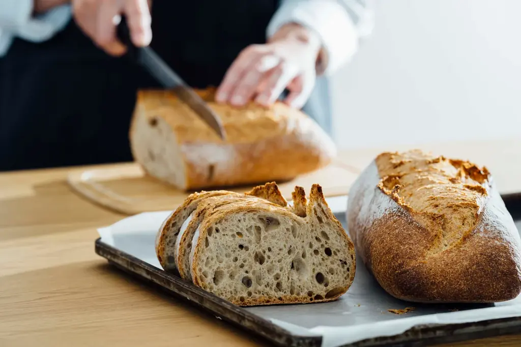 浅野屋が2/1新章開始、ロゴと人気パンを刷新