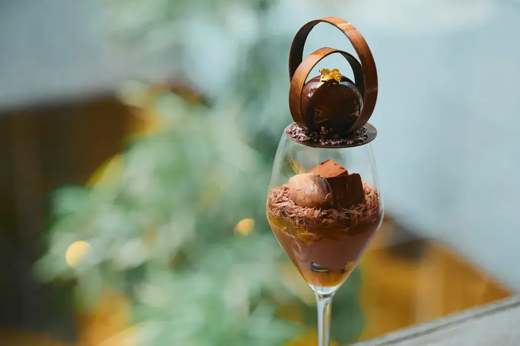 心ほどける甘いバレンタインのひとときを　ショコラの芸術と柑橘の芳香が響き合う期間限定パルフェ「パルフェ・ショコラ・オランジュ」を提供 画像 1