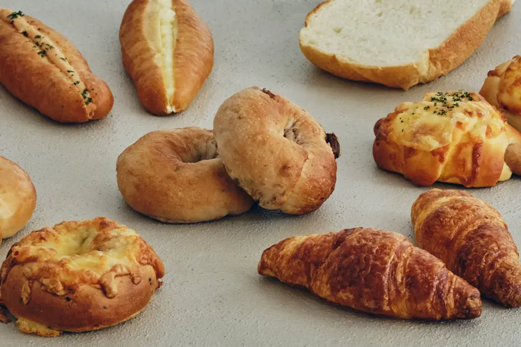 【おいしさの最高点を更新】シロカ、シリーズ初の厚釜パンケースを採用し、「おうちベーカリー ベーシックシリーズ」をリニューアル！お店のような“外サクッ、中ふわっふわ”なパンをご自宅で。 画像 3