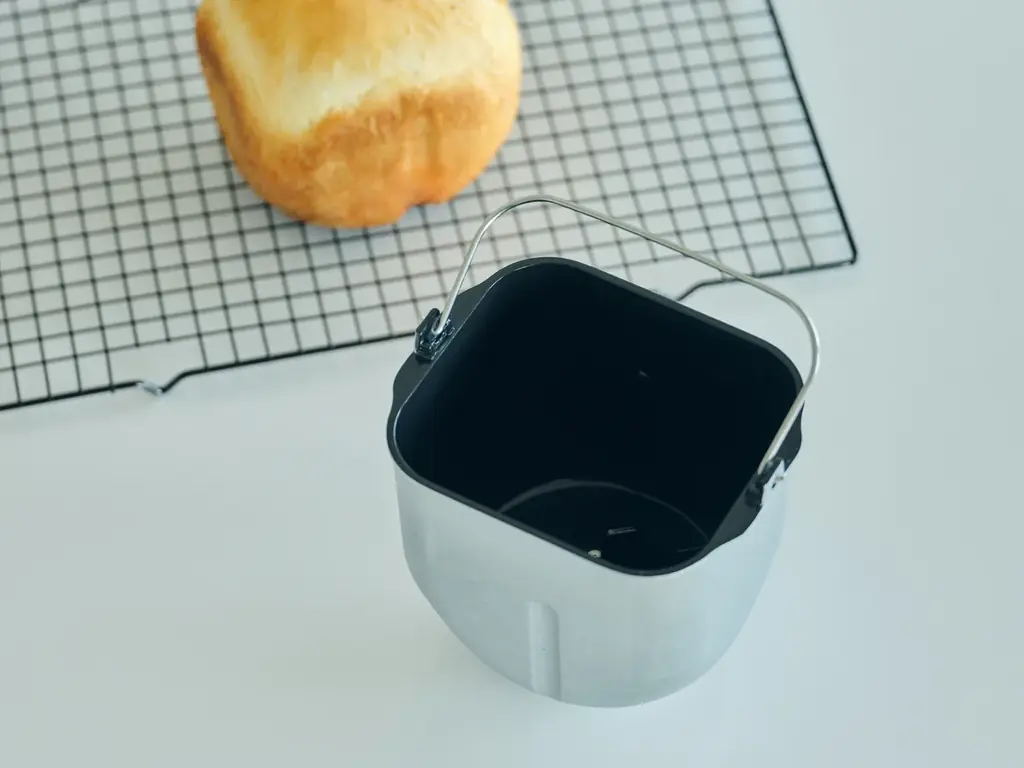 【おいしさの最高点を更新】シロカ、シリーズ初の厚釜パンケースを採用し、「おうちベーカリー ベーシックシリーズ」をリニューアル！お店のような“外サクッ、中ふわっふわ”なパンをご自宅で。 画像 6