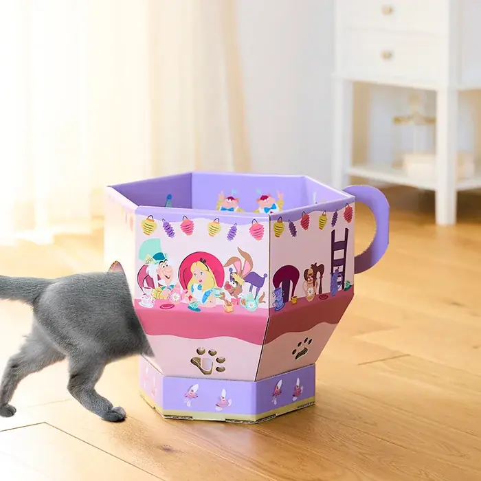 ディズニー・アニメーション映画『ふしぎの国のアリス』劇場公開75周年記念　物語のワンシーンをデザインした「ティーカップ型の猫の爪とぎ」を1月26日（月）より販売開始 画像 5