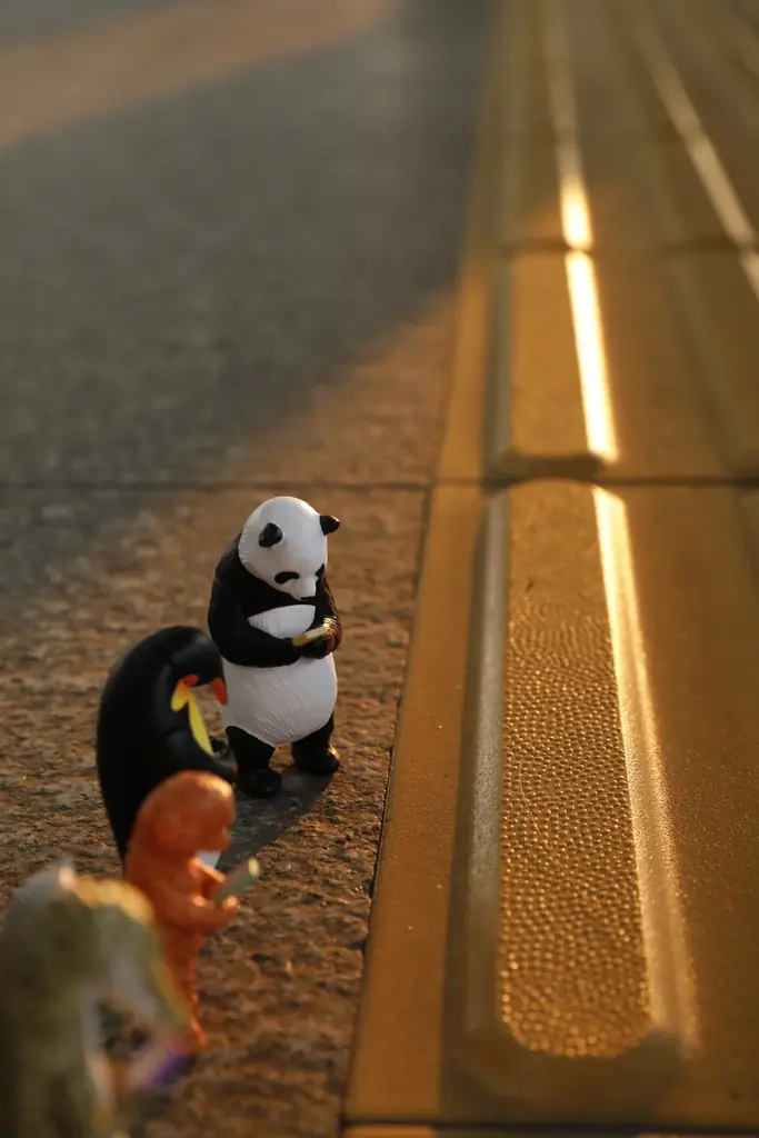 スマホ依存に“かわいい違和感”を！カプセルトイアーティスト・飯田マサミ氏が世界共通テーマを立体化グローバルデザイン第1弾『スマホ人生』、2026年5月 世界同時発売決定 画像 5