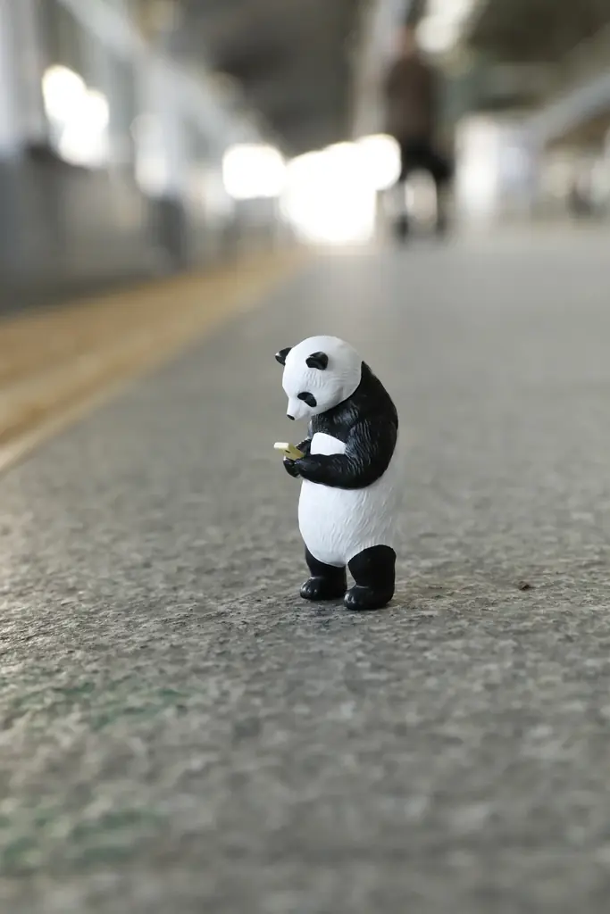 スマホ依存に“かわいい違和感”を！カプセルトイアーティスト・飯田マサミ氏が世界共通テーマを立体化グローバルデザイン第1弾『スマホ人生』、2026年5月 世界同時発売決定 画像 6