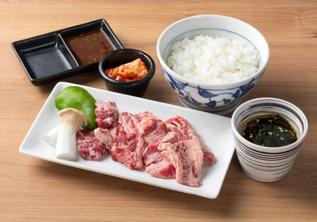 【かみむら牧場】毎月恒例の「肉の日」企画に加え、「ワンコインビュッフェ」を開催。おすすめ焼肉ランチ（2種）を1129（いい肉）円で販売＆KAMIMURAランチビュッフェが500円（税込）に！ 画像 2