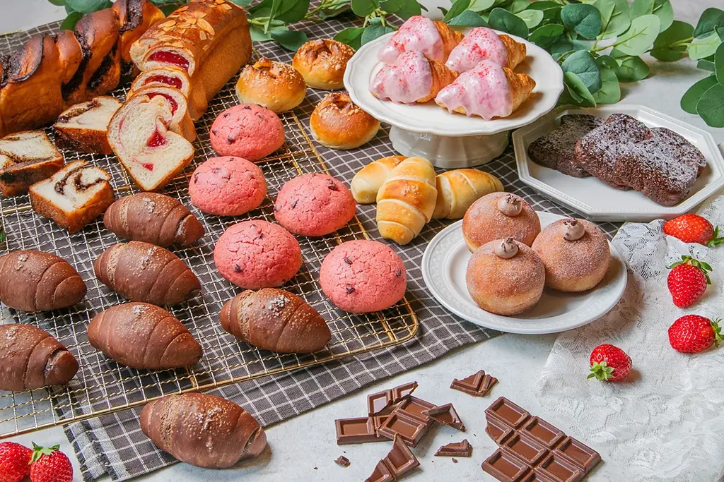 いちごシリーズ第二弾！自家製パン食べ放題ランチに、今だけのいちご×チョコパン登場！神戸メリケンパーク「TOOTH TOOTH FISH IN THE FOREST」にて1月30日（金）より。 画像 1