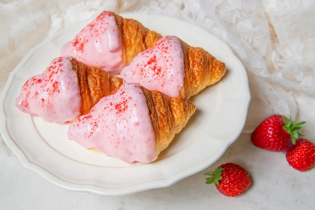 いちごシリーズ第二弾！自家製パン食べ放題ランチに、今だけのいちご×チョコパン登場！神戸メリケンパーク「TOOTH TOOTH FISH IN THE FOREST」にて1月30日（金）より。 画像 2