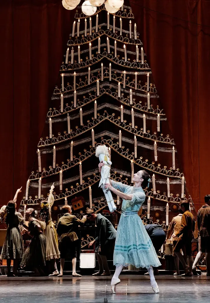 【映画館でバレエを】ヌレエフ版『くるみ割り人形』大人が見ても楽しめる、心理的な深みと高い芸術性ドロテ・ジルベールが躍る最後のクララ役に注目！『パリ・オペラ座 IN シネマ 2026』 画像 3