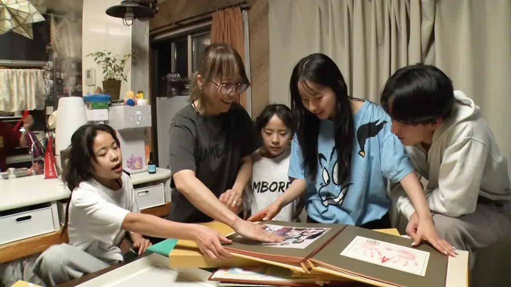 【フジテレビ】大人気大家族「うるしやま家」待望の新シリーズ　FODにて配信決定！『密着！15人大家族うるしやま家 2026』１年間、新作全12話を毎月25日に配信！ 画像 2