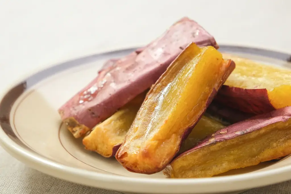 【しっとりを超えた“生”食感】砂糖不使用、熟成が生んだ濃厚な蜜の甘み。『ねっとり生食感 熟成干し焼き芋』をスナックミーオンラインストアで期間限定発売 画像 1