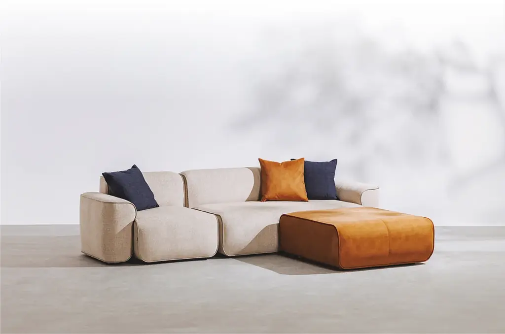 北海道発ソファブランド「blocco」と初コラボ。キャンピングカーで上質な“くつろぎ”を車内に　RVランド 画像 3