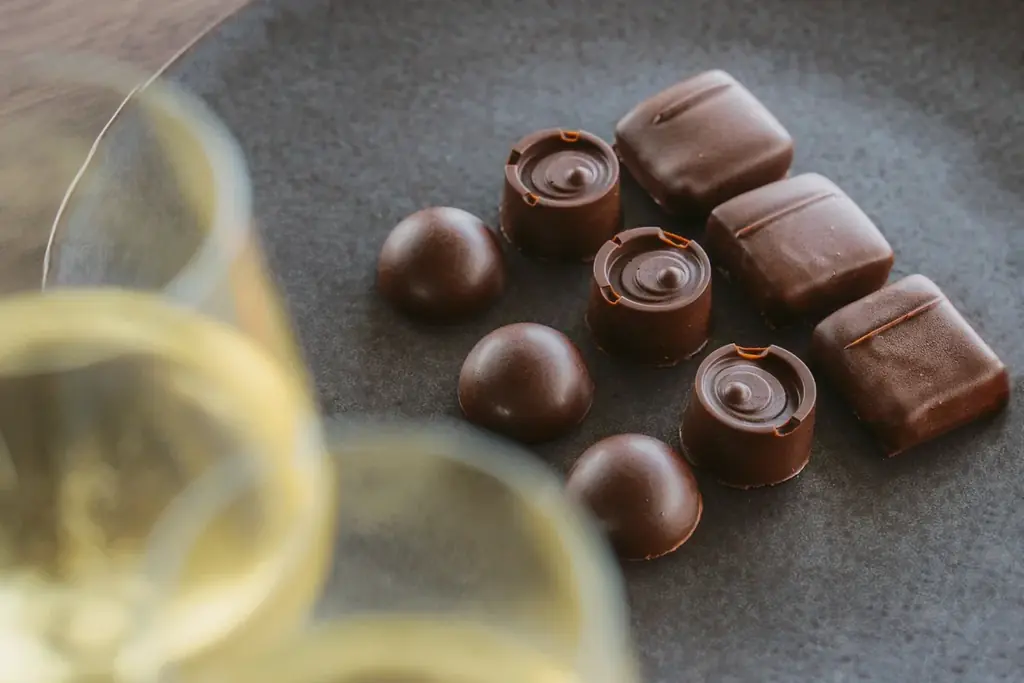 沖縄の海と夕陽を望む「Executive Lounge」で味わうチョコレートスイーツや、客室で楽しむシャンパン付きプランなど、大人のバレンタインステイを提案。【グランドメルキュール沖縄残波岬リゾート】 画像 5