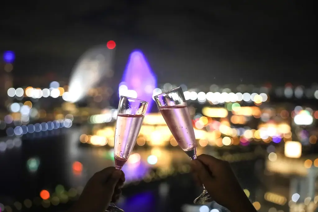 【横浜桜木町ワシントンホテル】夜景ビュー確約＆ロゼスパークリングで特別なひとときを。　プリザーブドフラワー「プティメゾン」付きのアニバーサリープラン　1月26日（月）販売開始／２月10日（火）宿泊開始 画像 2