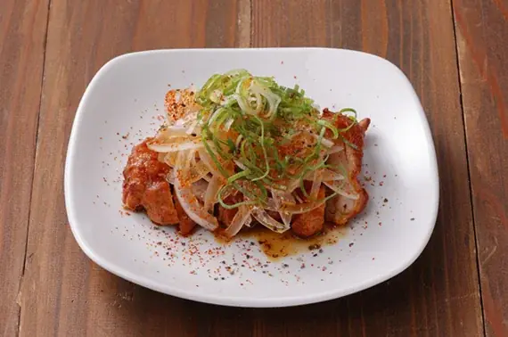 『うぬぼれ続けて創業40周年 ありがとうフェア』第4弾　人気メニュー「骨付きVチキンだし味」が数量限定で復刻！期間限定メニュー全9品を2月1日より提供開始 画像 3