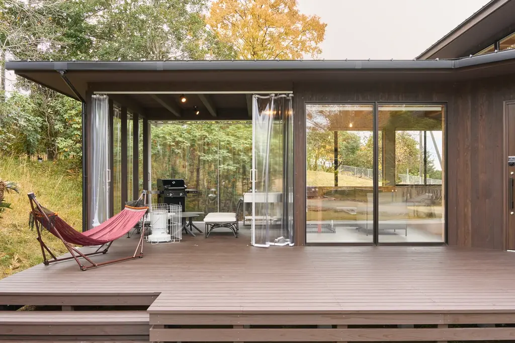 〈冬の澄んだ空気の中、熱々の鍋を暖房完備のプライベートデッキで味わう〉茨城のブランド豚「常陸の輝き」・ブランド鶏「つくば鶏」×地元農園きのこ贅沢鍋フルコースプランが登場 画像 3