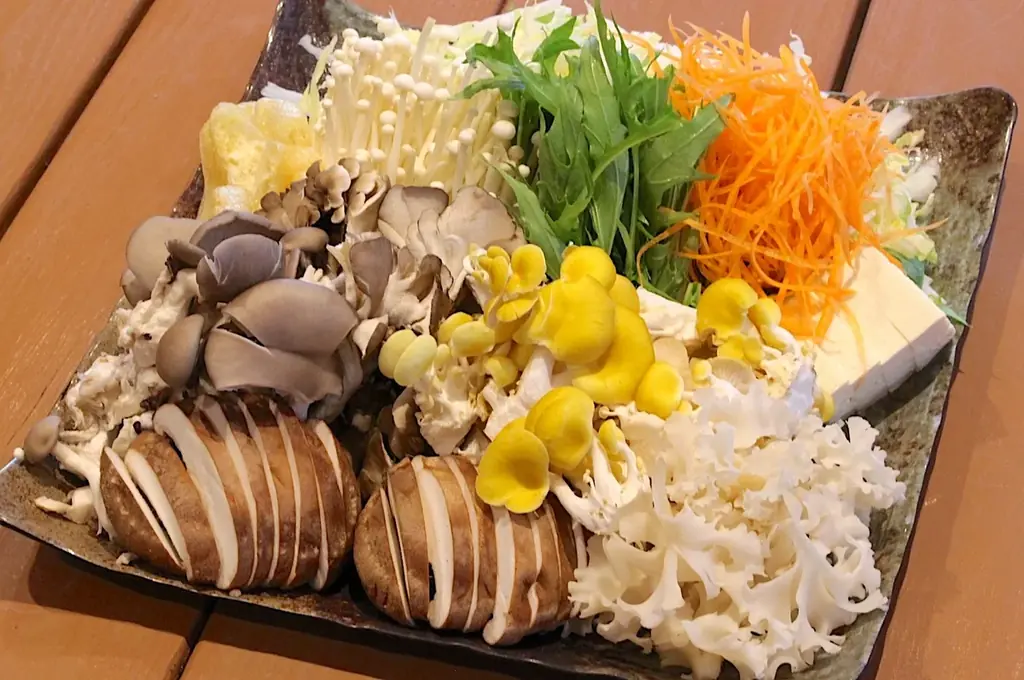 〈冬の澄んだ空気の中、熱々の鍋を暖房完備のプライベートデッキで味わう〉茨城のブランド豚「常陸の輝き」・ブランド鶏「つくば鶏」×地元農園きのこ贅沢鍋フルコースプランが登場 画像 6