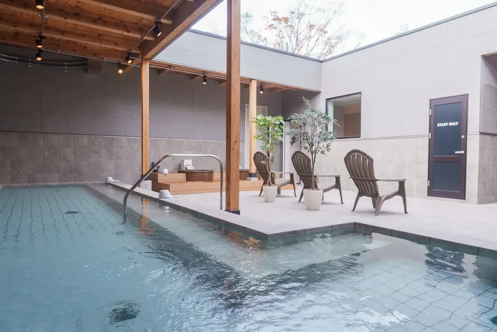 〈冬の澄んだ空気の中、熱々の鍋を暖房完備のプライベートデッキで味わう〉茨城のブランド豚「常陸の輝き」・ブランド鶏「つくば鶏」×地元農園きのこ贅沢鍋フルコースプランが登場 画像 8