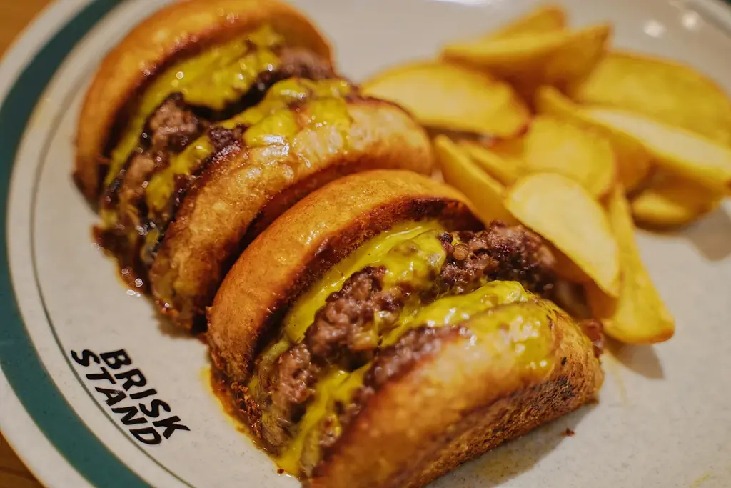 日本一に輝いたグルメバーガーが歴史の町へ 画像 1