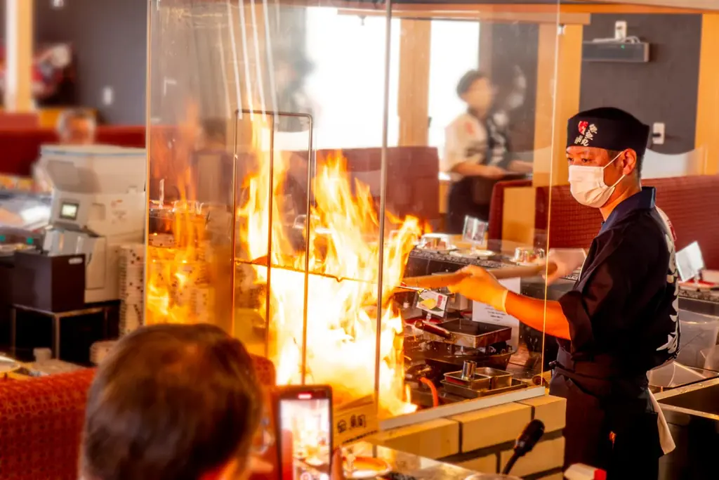 1/30開業　魚魚丸 豊橋西岩田店が藁焼き常設で登場