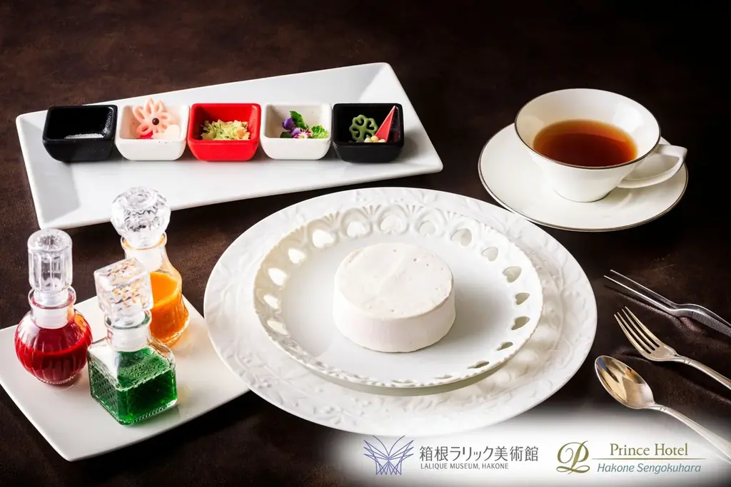【箱根仙石原プリンスホテル×箱根ラリック美術館企画展コラボ企画】香水瓶や“かわいい”文化に着想を得て「食べられるアート」を制作できる「ハレの日を彩るメモリアルケーキ～春の食べられるアート体験～」を開催 画像 1