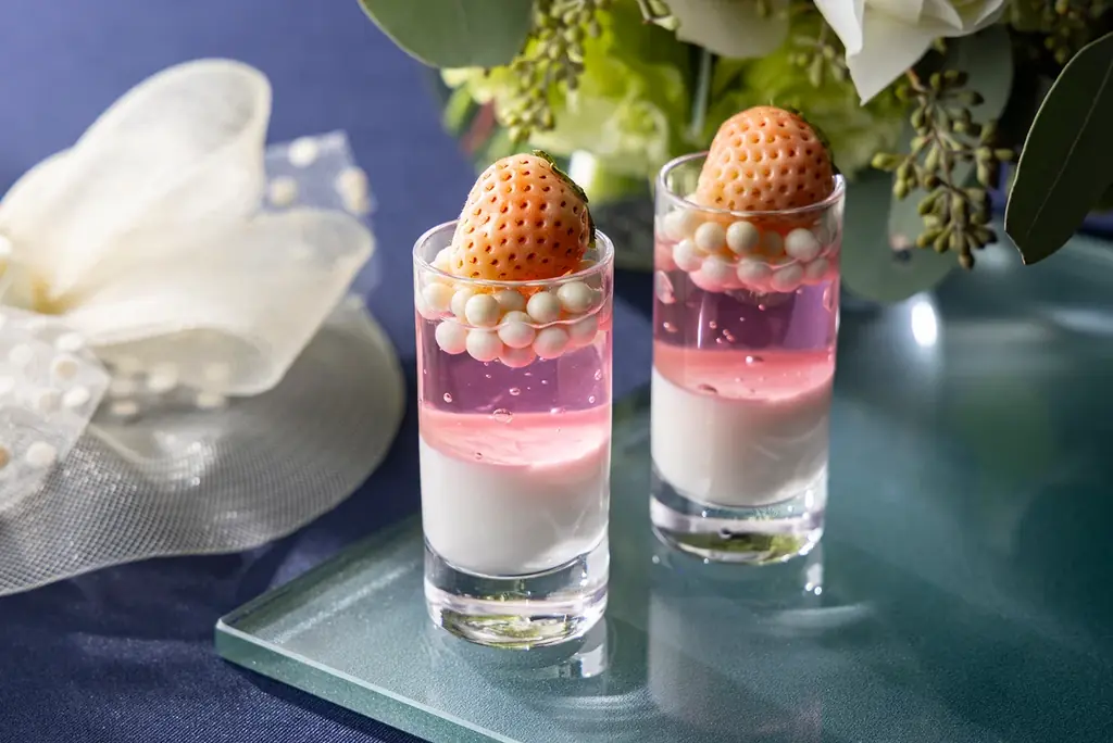 コンラッド東京、2026年3月1日（日）より「桜ストロベリーアフタヌーンティー with ロンジン」を開催 画像 4