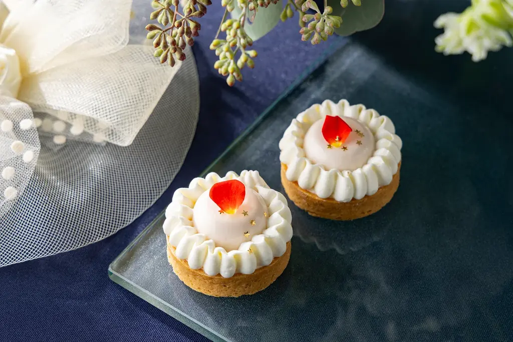 コンラッド東京、2026年3月1日（日）より「桜ストロベリーアフタヌーンティー with ロンジン」を開催 画像 5