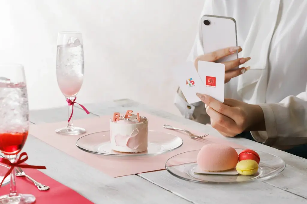 あなただけの“推し色”に染まる！自分で仕上げる「パレットケーキ」で推し撮りが楽しめる「推し色スイーツブッフェ」札幌東急REIホテルにて2月21日より期間限定開催 画像 1