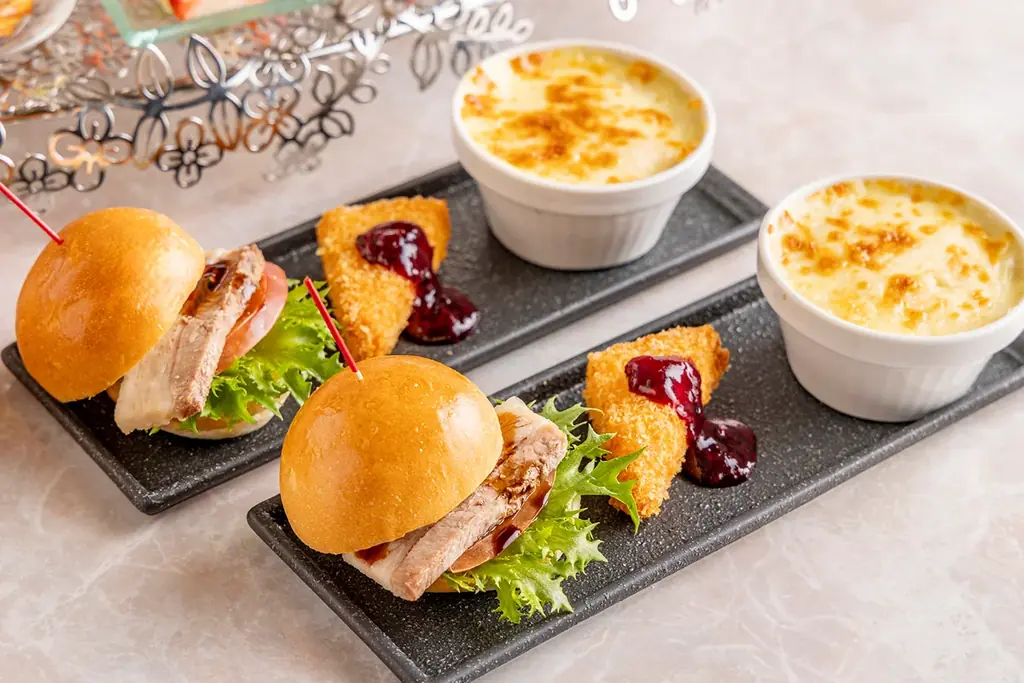 【ヒルトン東京お台場】春を彩る、いちごスイーツの優雅なひととき　「ストロベリーアフタヌーンティー」が登場 画像 5