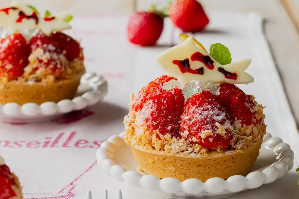 【ホテルグランヴィア広島】いちごの王様「あまおう」と広島レモンを使用した高校生考案ケーキ「鯉恋チーズタルト」広島の象徴「鯉」と甘酸っぱい「恋」が融合！ 画像 3