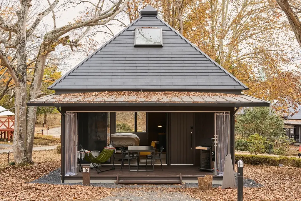 タイパ・コスパ抜群の卒業旅行を日本初“泊まれる植物園で！夜のライトアップとブランド苺を楽しめる学生応援プラン予約開始 画像 13