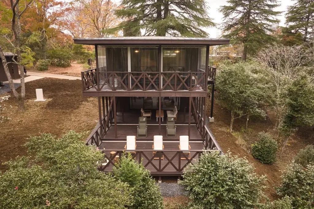 タイパ・コスパ抜群の卒業旅行を日本初“泊まれる植物園で！夜のライトアップとブランド苺を楽しめる学生応援プラン予約開始 画像 15