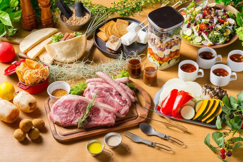 タイパ・コスパ抜群の卒業旅行を日本初“泊まれる植物園で！夜のライトアップとブランド苺を楽しめる学生応援プラン予約開始 画像 17