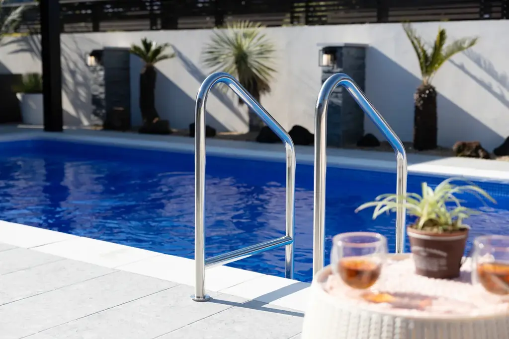 【日本のへそ・西脇市から発信】フランス製最新プール×自宅ゴルフ練習場が生む、究極の「煌めき」。老人・老犬のQOLを劇的に変える『リハビリ・リゾート』が誕生。 画像 8