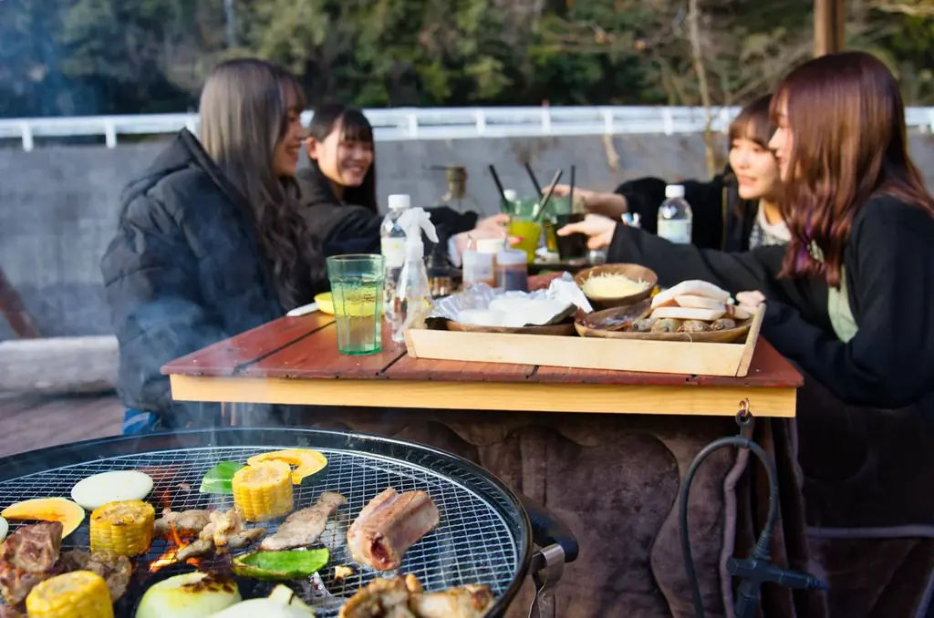 岡崎で学割グランピング、焚き火とBBQで濃い夜