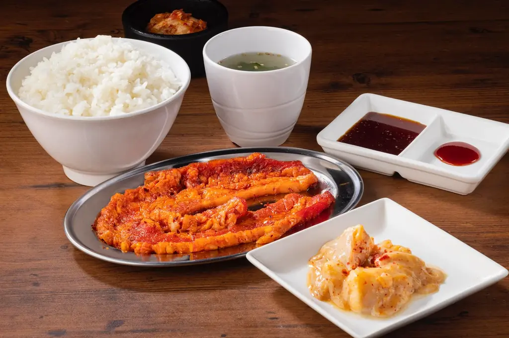 【焼肉ライク】神室町の“あのホルモン”を歌舞伎町で。2/3（火）より『龍が如く』シリーズ最新作とコラボ！新宿歌舞伎町店が期間限定で「神室町昭和通り店」に。さらに全店コラボメニューも登場！ 画像 4